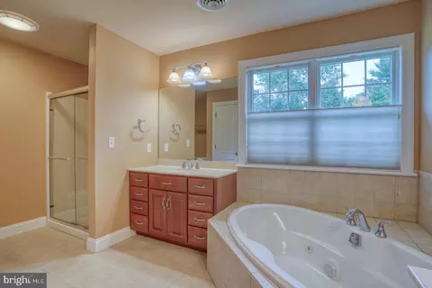 Bath - 33 Chadwick Dr, Dover, DE 19901 photo 4 of 8