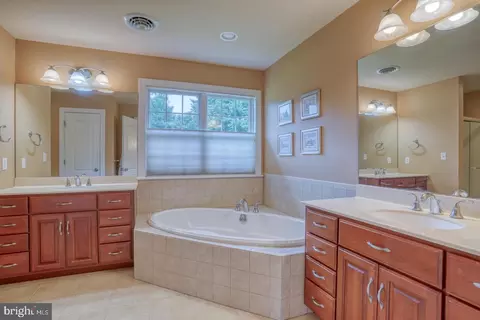 Bath - 33 Chadwick Dr, Dover, DE 19901 photo 3 of 8