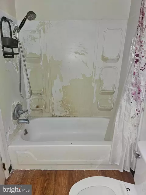 Bath - 239 N New St, Dover, DE 19904 photo 2 of 2