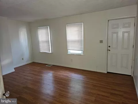 Living - 239 N New St, Dover, DE 19904 photo 2 of 5