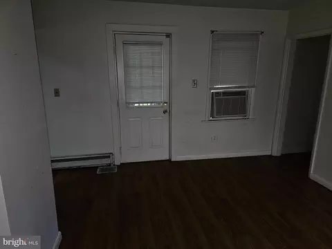Living - 239 N New St, Dover, DE 19904 photo 5 of 5