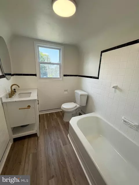 Bath - 949 Lincoln St, Dover, DE 19904 photo 2 of 5