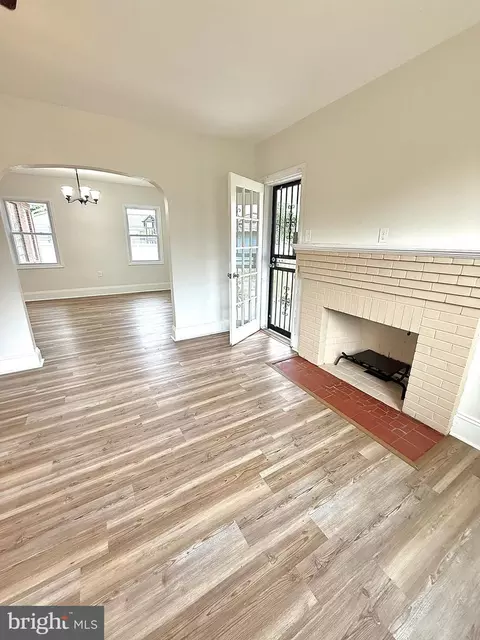 Living - 949 Lincoln St, Dover, DE 19904 photo 2 of 4