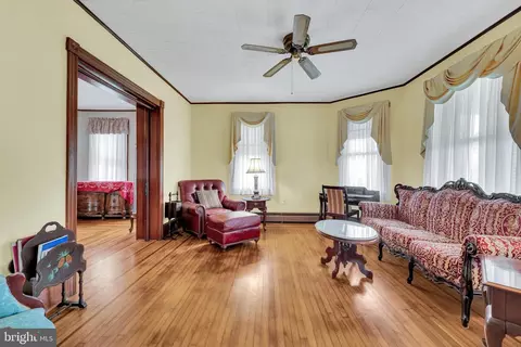 Living - 207 Commerce St, Harrington, DE 19952 photo 1 of 1