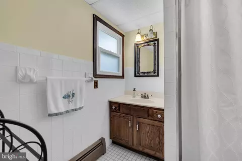 Bath - 207 Commerce St, Harrington, DE 19952 photo 1 of 4