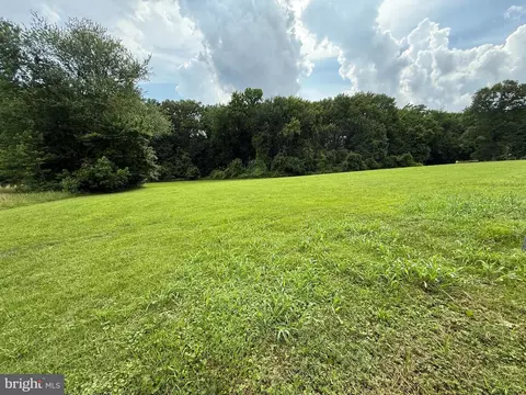 Pleasanton Drive, Dover, DE 19901