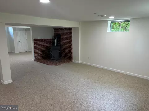 Living - 3949 Leipsic Rd, Dover, DE 19901 photo 4 of 5