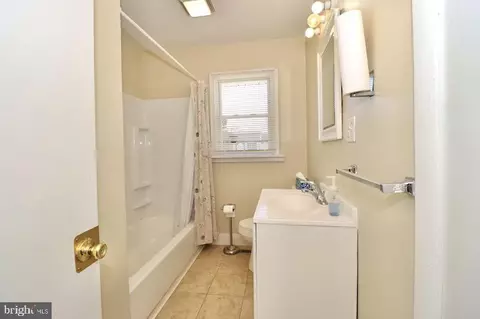 Bath - 856 Lincoln St, Dover, DE 19904 photo 1 of 2