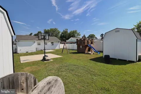 Exterior - 856 Lincoln St, Dover, DE 19904 photo 1 of 2