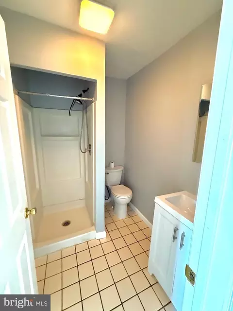 Bath - 128 Spruance Rd, Dover, DE 19901 photo 3 of 4