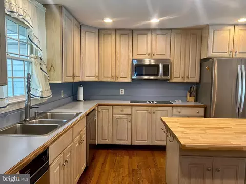 Kitchen - 100 S Shore Dr, Dover, DE 19901 photo 3 of 5