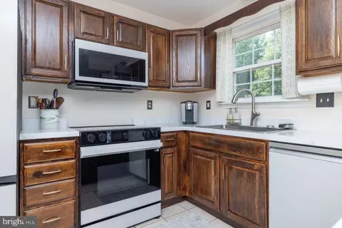 Kitchen - 20 Turningleaf Ct, Dover, DE 19904 photo 3 of 3