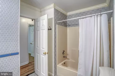 Bath - 956 Janeka Ln, Dover, DE 19904 photo 1 of 2