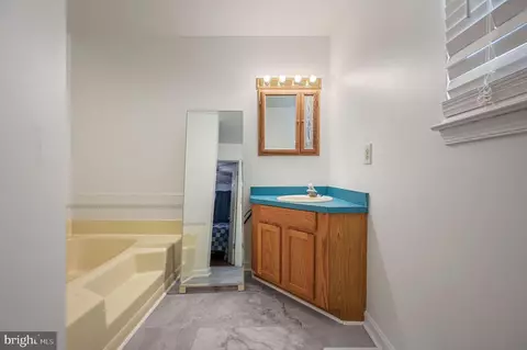 Bath - 57 Washington St, Dover, DE 19901 photo 1 of 2