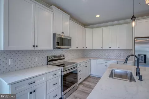 Kitchen - 1111 Monroe Ter, Dover, DE 19904 photo 2 of 4