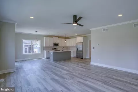 Living - 1111 Monroe Ter, Dover, DE 19904 photo 2 of 7