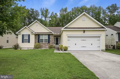 121 Hobbyhorse Ct, Dover, DE 19904