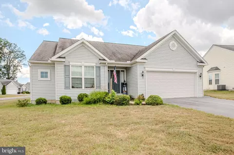 92 River Cliff Cir, Felton, DE 19943