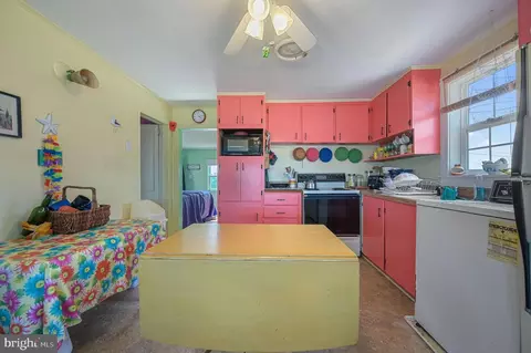 Kitchen - 88 N Sandpiper Dr, Dover, DE 19901 photo 1 of 2
