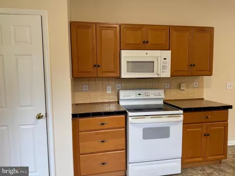 Kitchen - 301 Seacroft Dr, Dover, DE 19904 photo 4 of 4