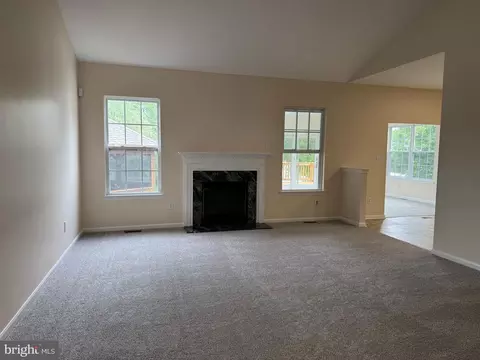 Living - 301 Seacroft Dr, Dover, DE 19904 photo 2 of 6