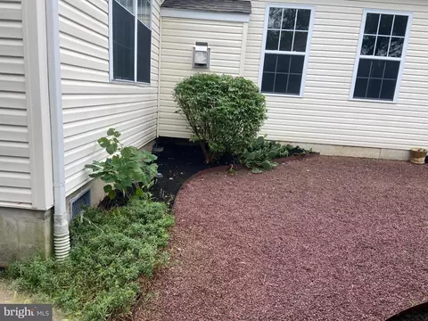 Exterior - 301 Seacroft Dr, Dover, DE 19904 photo 3 of 8