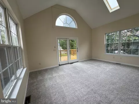Living - 301 Seacroft Dr, Dover, DE 19904 photo 5 of 6
