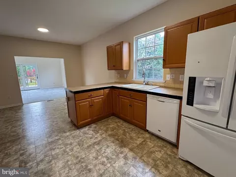 Kitchen - 301 Seacroft Dr, Dover, DE 19904 photo 3 of 4