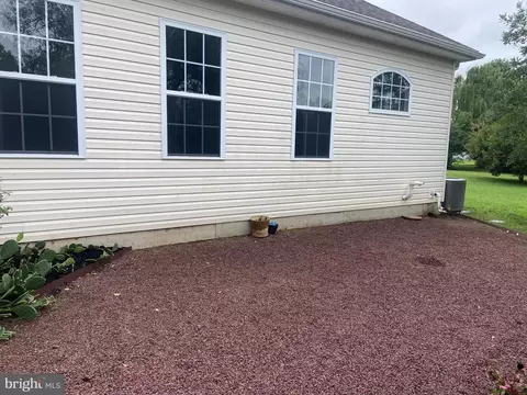 Exterior - 301 Seacroft Dr, Dover, DE 19904 photo 4 of 8