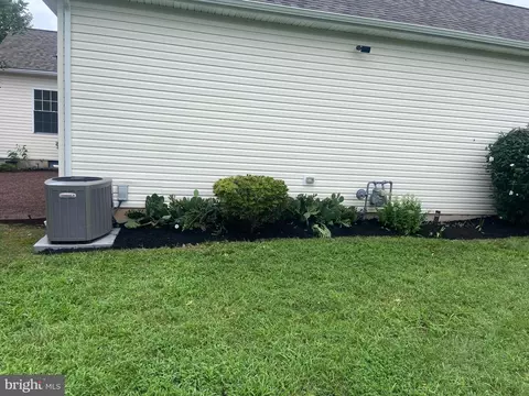 Exterior - 301 Seacroft Dr, Dover, DE 19904 photo 6 of 8