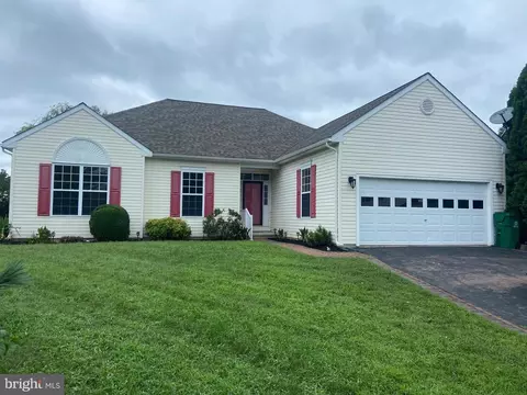 Exterior - 301 Seacroft Dr, Dover, DE 19904 photo 2 of 8