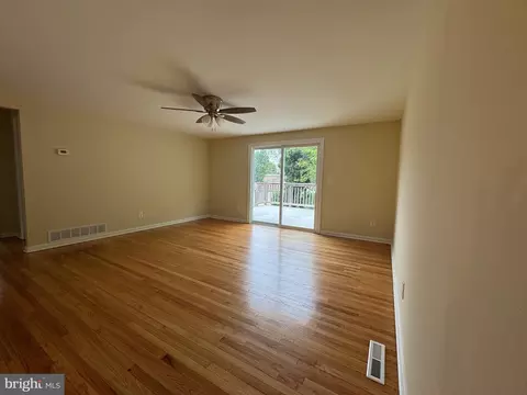 Living - 931 Boggs Dr, Dover, DE 19901 photo 2 of 2