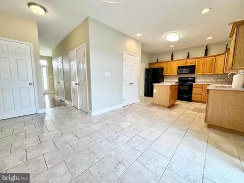Entry Way - 6147 W Denneys Rd, Dover, DE 19901 photo 2 of 5