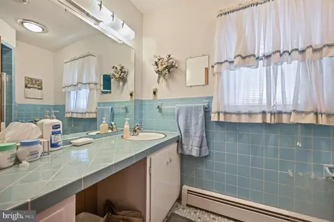 Bath - 81 Westview Ave, Dover, DE 19901 photo 1 of 2