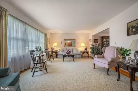 Living - 81 Westview Ave, Dover, DE 19901 photo 2 of 3