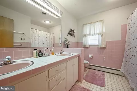 Bath - 81 Westview Ave, Dover, DE 19901 photo 2 of 2