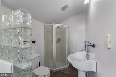 Bath - 30 Heatherfield Way, Dover, DE 19904 photo 1 of 1