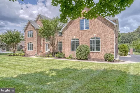 Exterior - 13 Chadwick Dr, Dover, DE 19901 photo 4 of 7