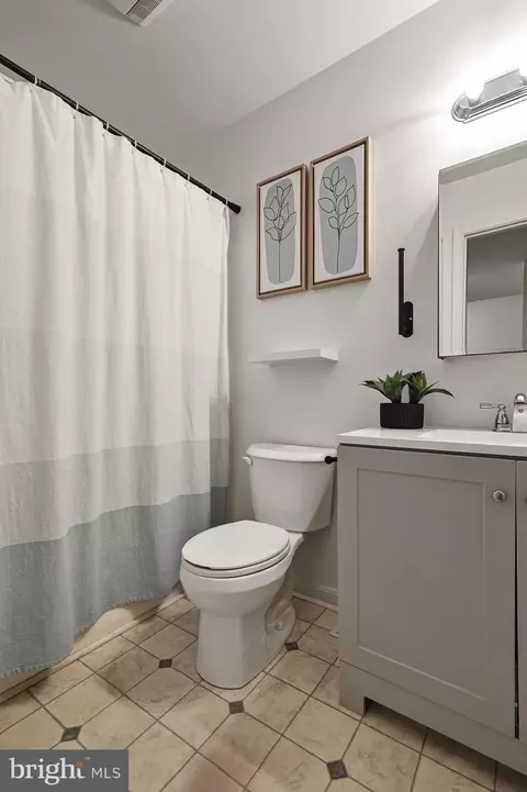 Bath - 147 Holmes St, Dover, DE 19901 photo 1 of 1
