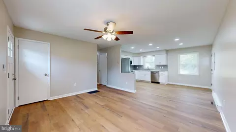 Entry Way - 21 Lingo Dr, Dover, DE 19901 photo 4 of 6
