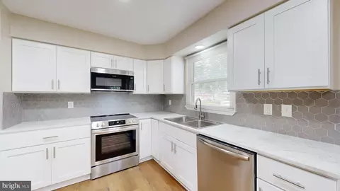 Kitchen - 21 Lingo Dr, Dover, DE 19901 photo 2 of 2