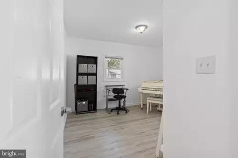 Entry Way - 132 Ann Ave, Dover, DE 19904 photo 5 of 6