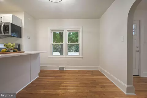 Entry Way - 914 S State St, Dover, DE 19901 photo 3 of 6