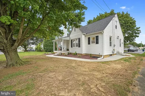 Exterior - 914 S State St, Dover, DE 19901 photo 4 of 5