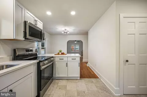 Entry Way - 914 S State St, Dover, DE 19901 photo 1 of 6