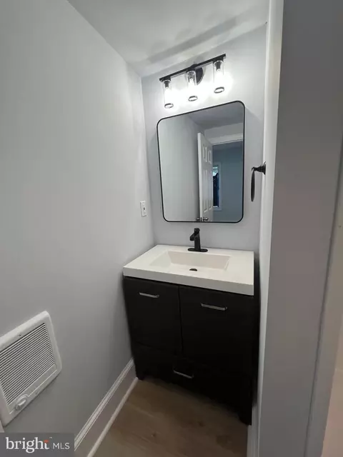 Bath - 56 S Governors Ave, Dover, DE 19904 photo 2 of 5