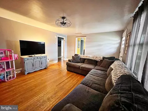 Living - 403 Second Ave, Harrington, DE 19952 photo 4 of 4