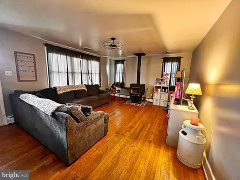 Living - 403 Second Ave, Harrington, DE 19952 photo 1 of 4