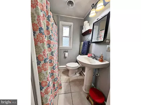 Bath - 403 Second Ave, Harrington, DE 19952 photo 1 of 1