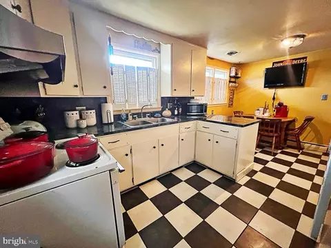 Kitchen - 403 Second Ave, Harrington, DE 19952 photo 1 of 2